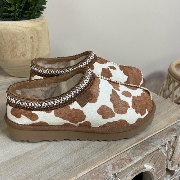NIB UGG LIMITED EDITION COW PRINT TASMAN SLIPPER CLOGS Size 6 - Picture 2 of 8